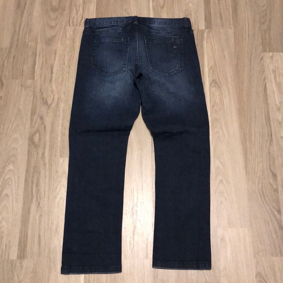 Tommy Hilfiger size 4 ankle jean. Distressed look. - Picture 6 of 8